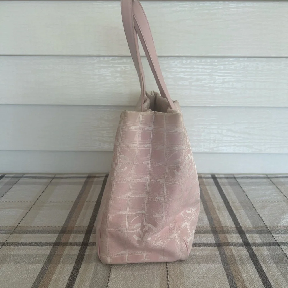 Chanel Light Pink Tote Bag- CC Logo - Picture 3 of 16